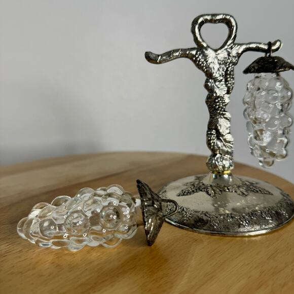Vintage Glass Salt and Pepper Hanging Grapes Silver Made in Japan A Price Import - Picture 3 of 9